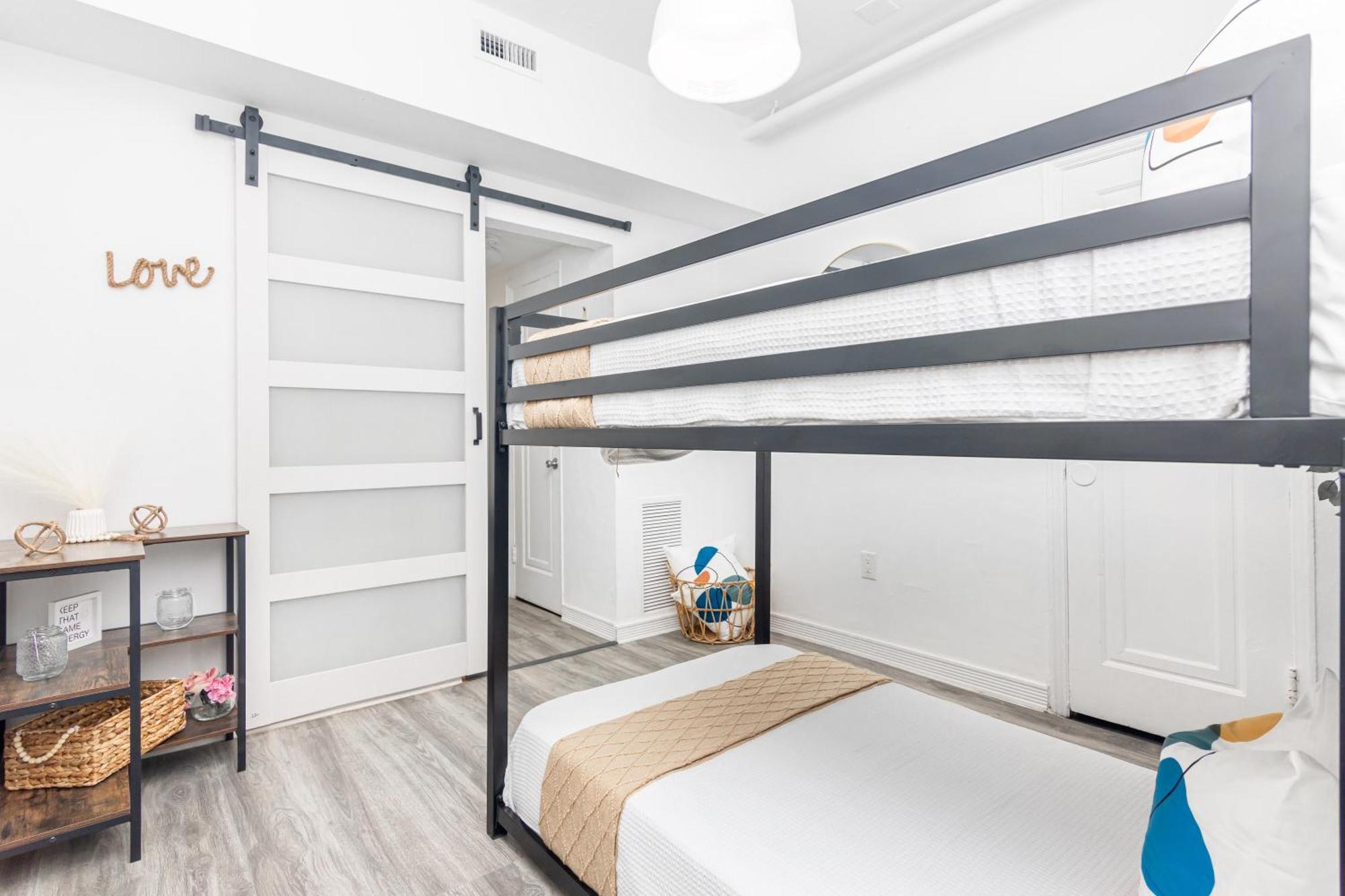 West Deco Apartahotel *