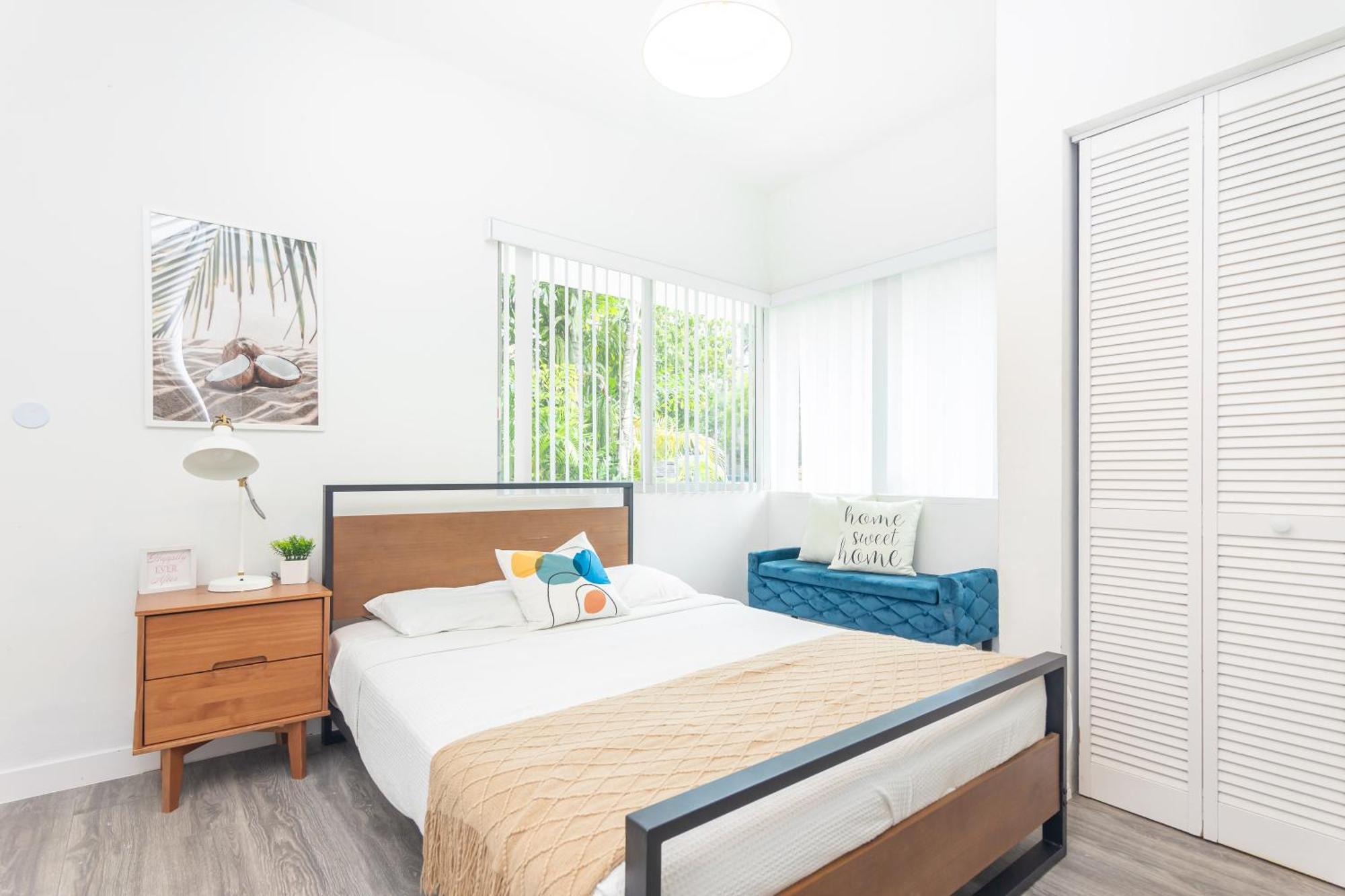 West Deco Apartahotel